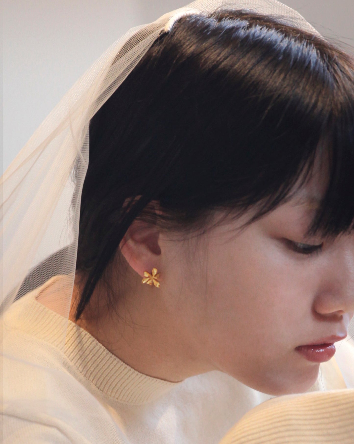 Early-blooming iris earrings