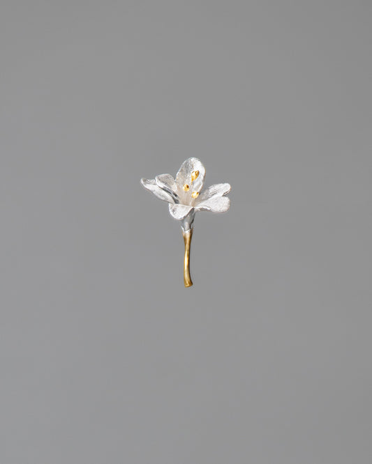 Single freesia earring