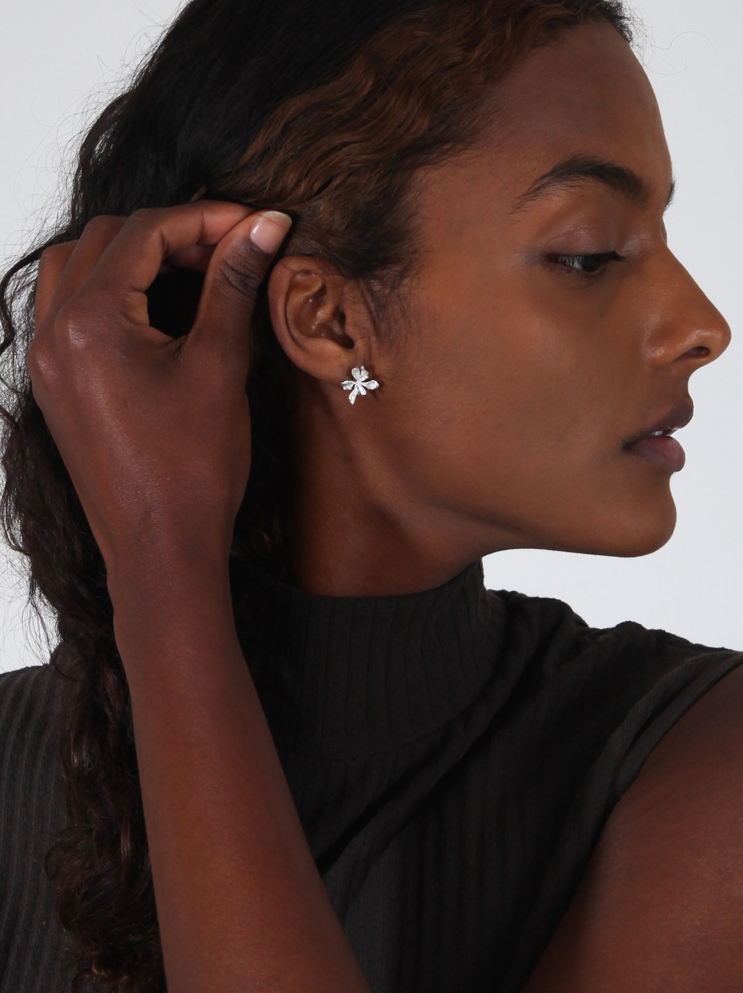 Early-blooming iris earrings