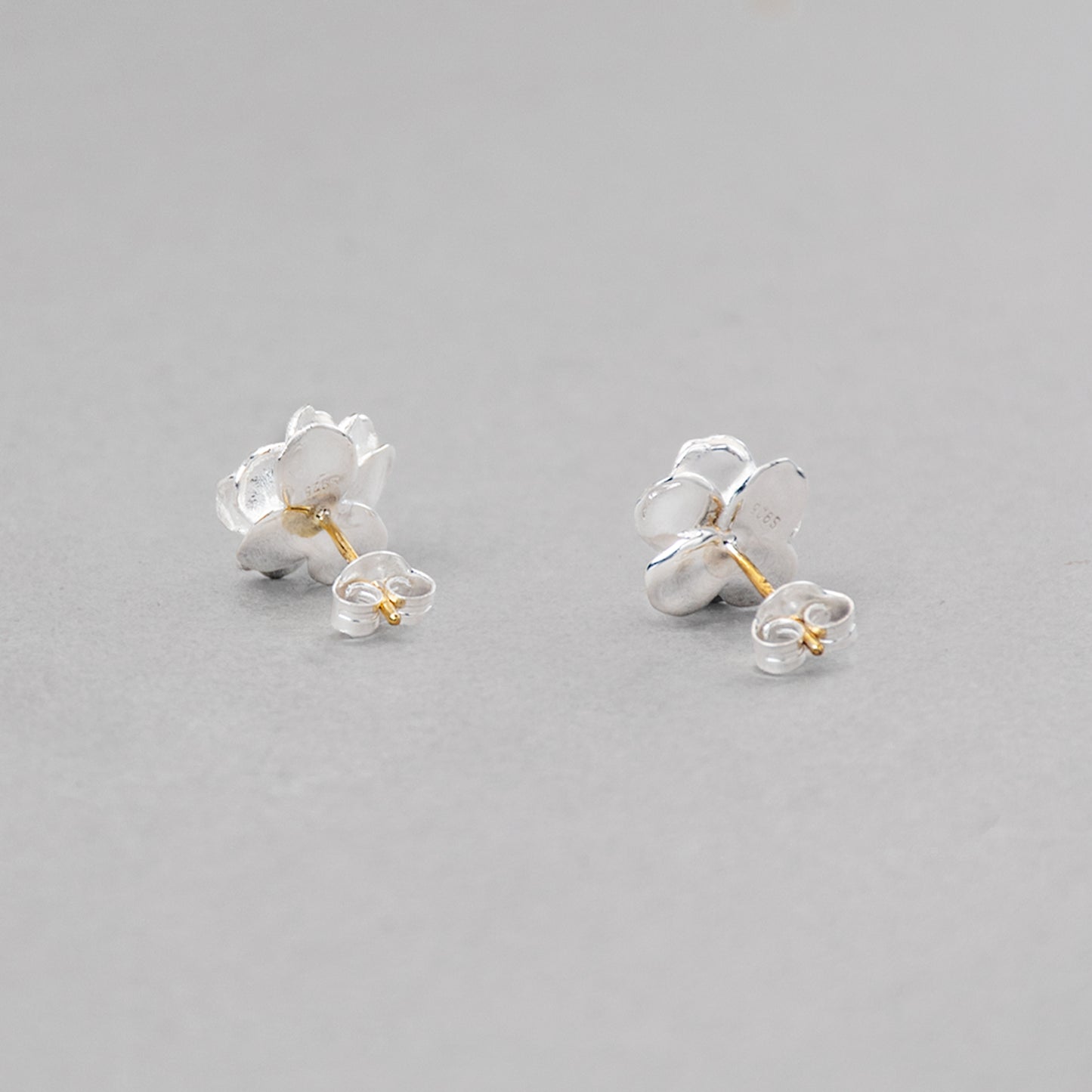 흰 동백 귀걸이