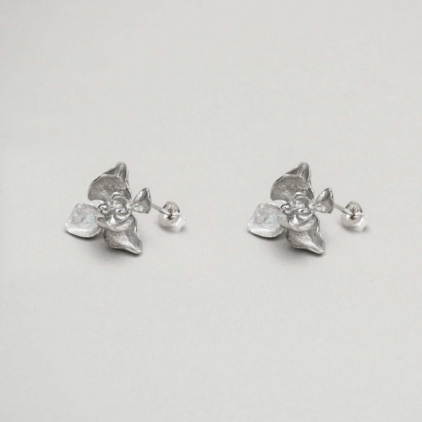 호접란 스터드 귀걸이