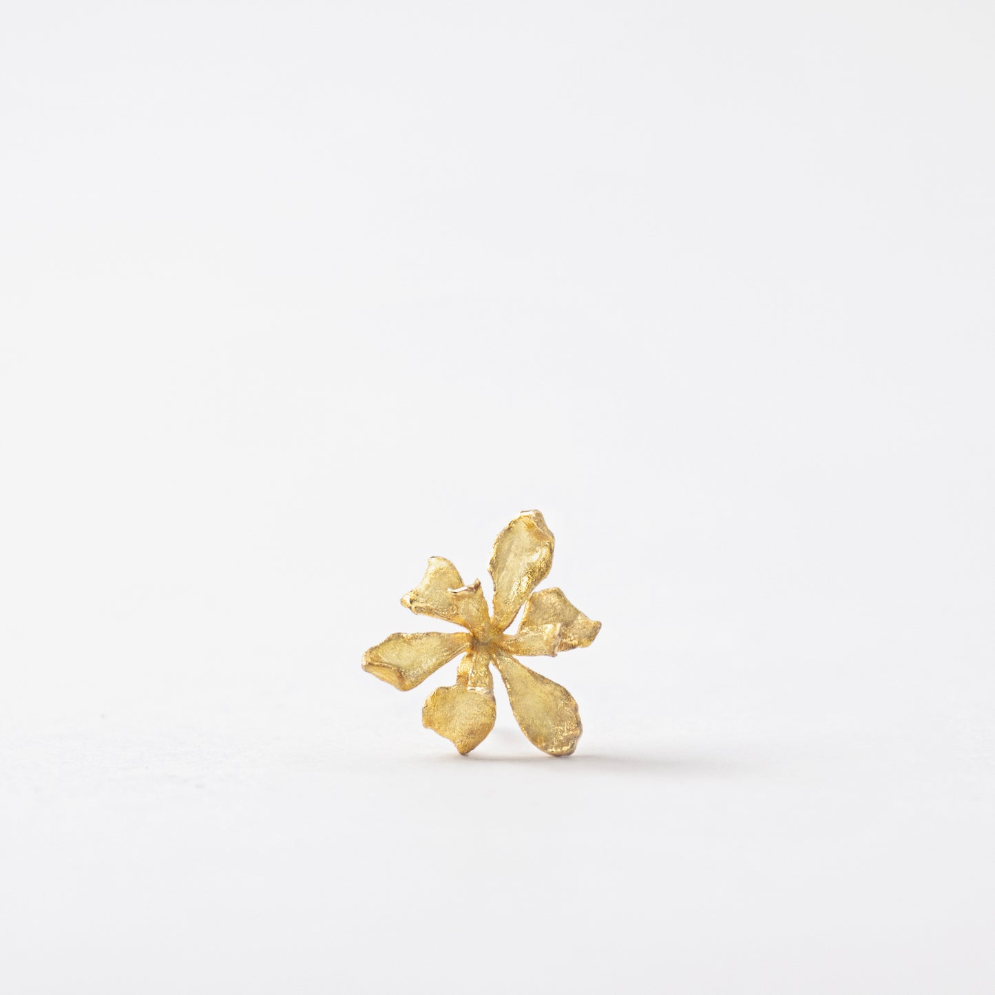 Early-blooming iris earrings