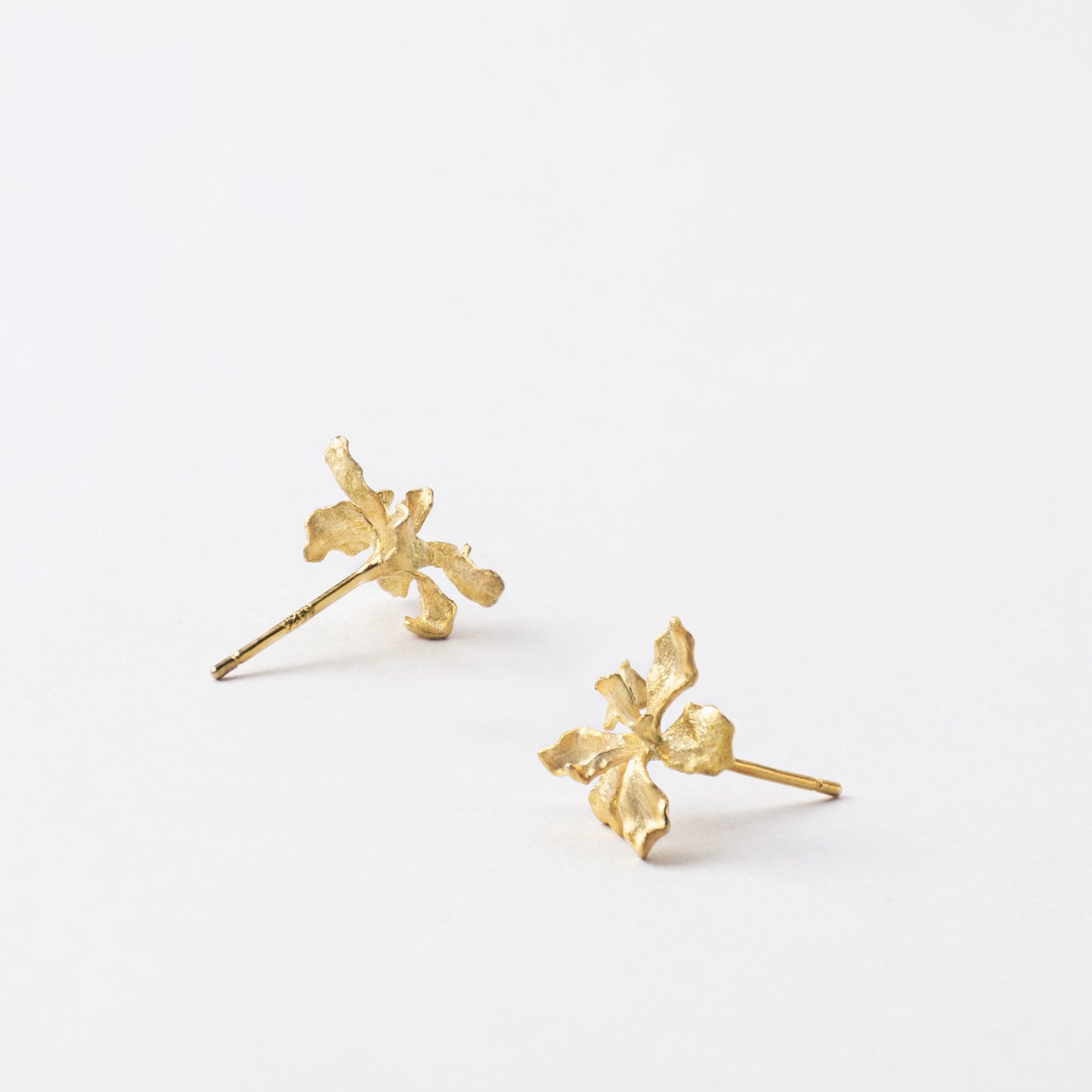 Early-blooming iris earrings