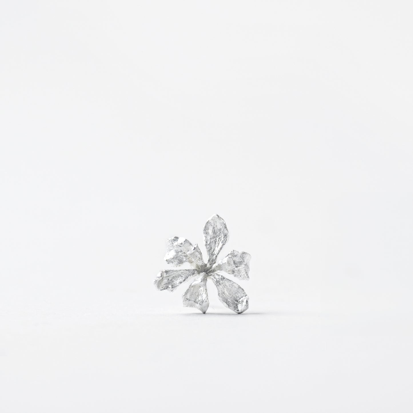 Early-blooming iris earrings
